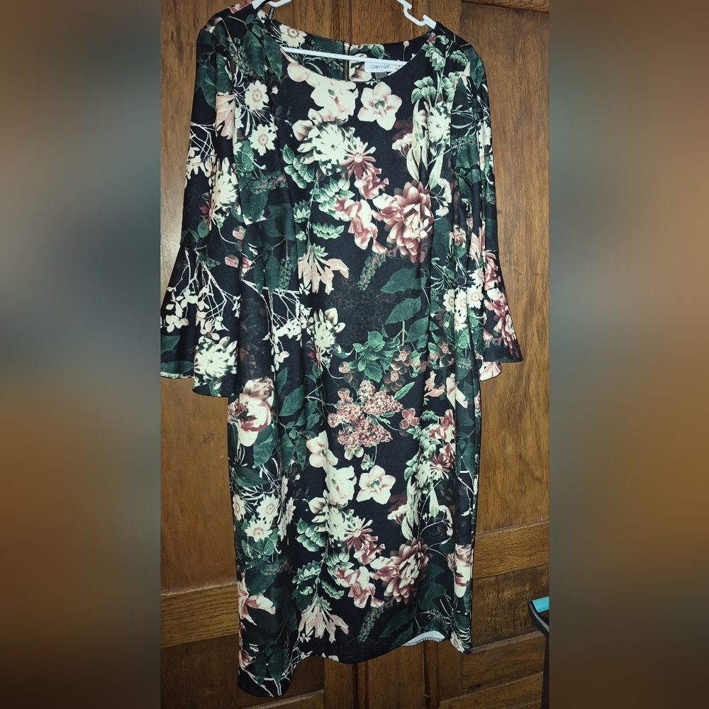 NWT's Calvin Klein Black & Floral Velvet Bell Sleeve Dress Sze 18 PLUS